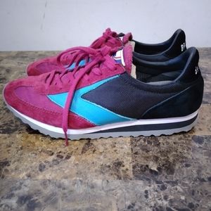 Brooks Womens Running shoes size 9 Burgundy